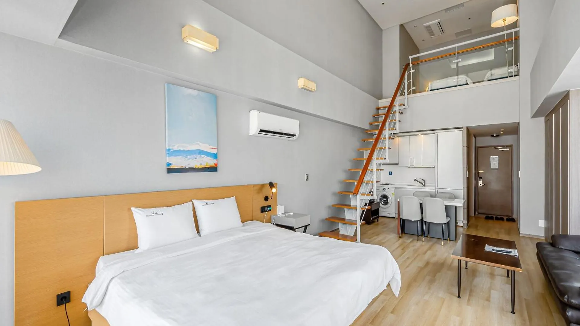 Haeundae Seacloud Hotel Residence Busan 2*,