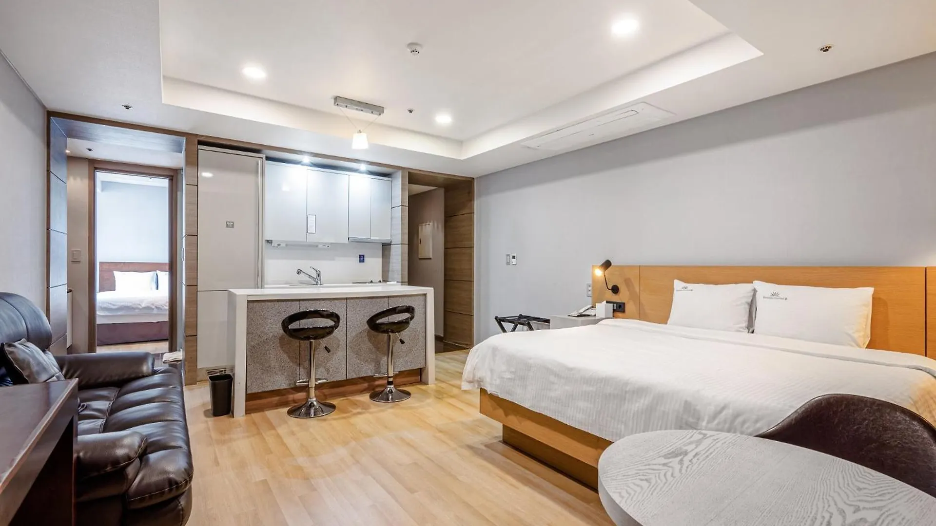 Haeundae Seacloud Hotel Residence Busan 2*,  South Korea