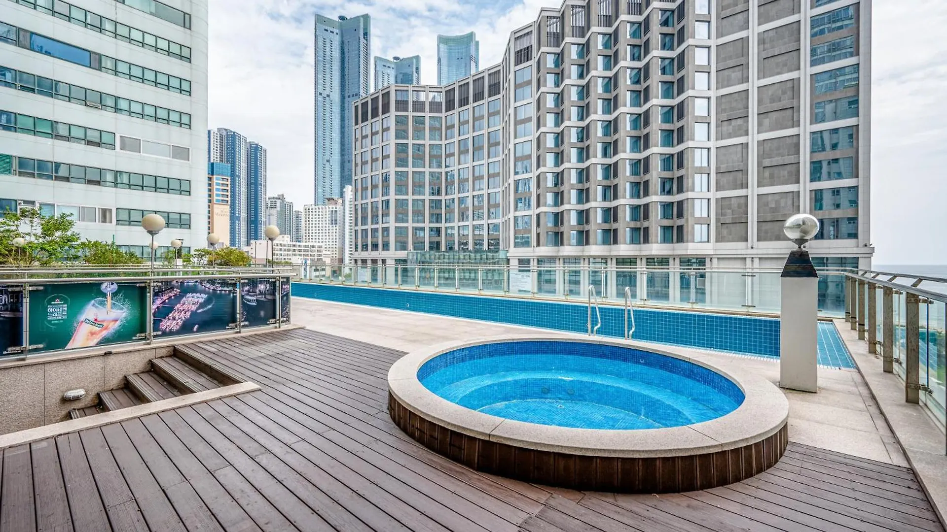 Haeundae Seacloud Hotel Residence Busan 2*,