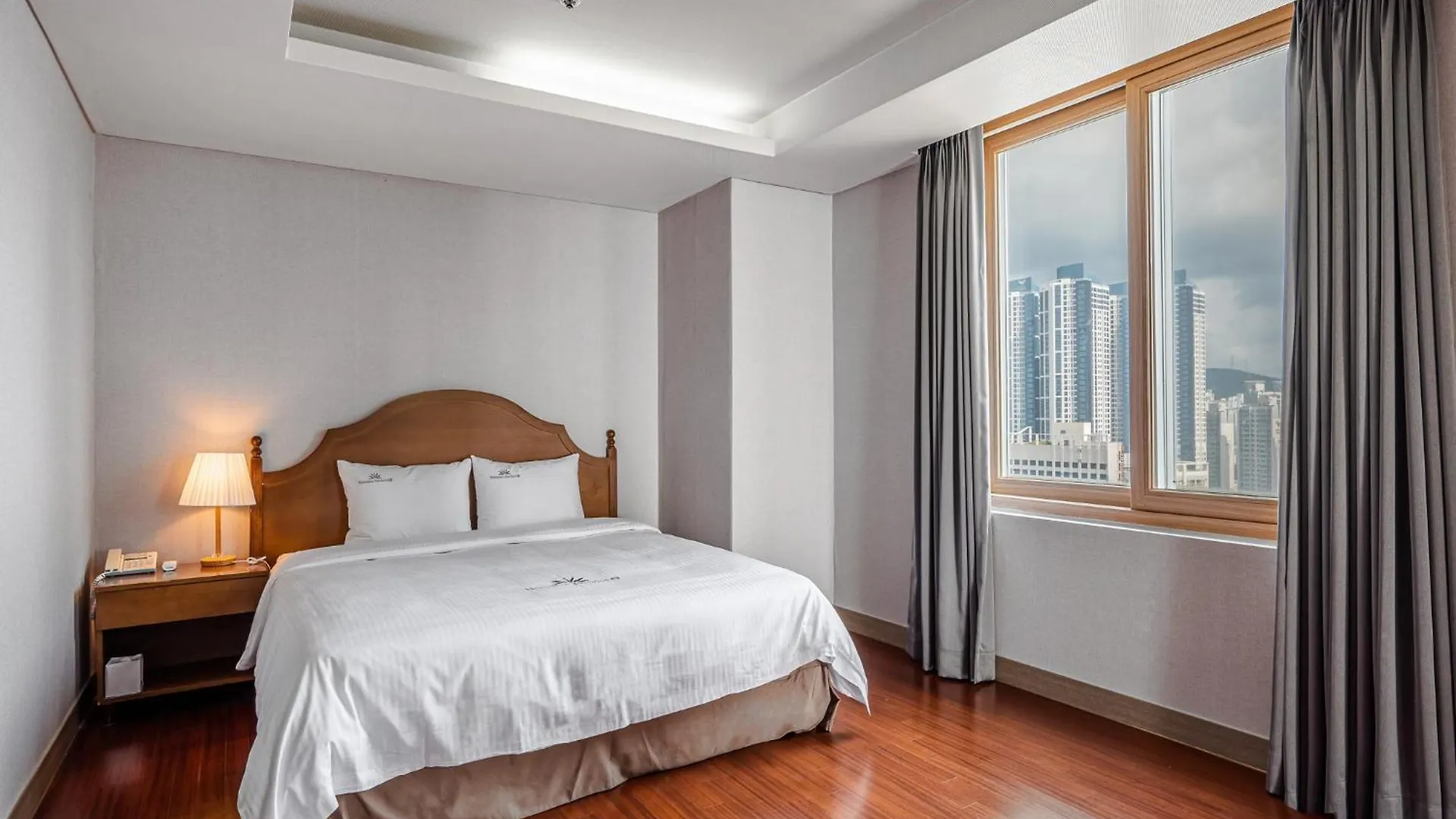 Haeundae Seacloud Hotel Residence Busan 2*,