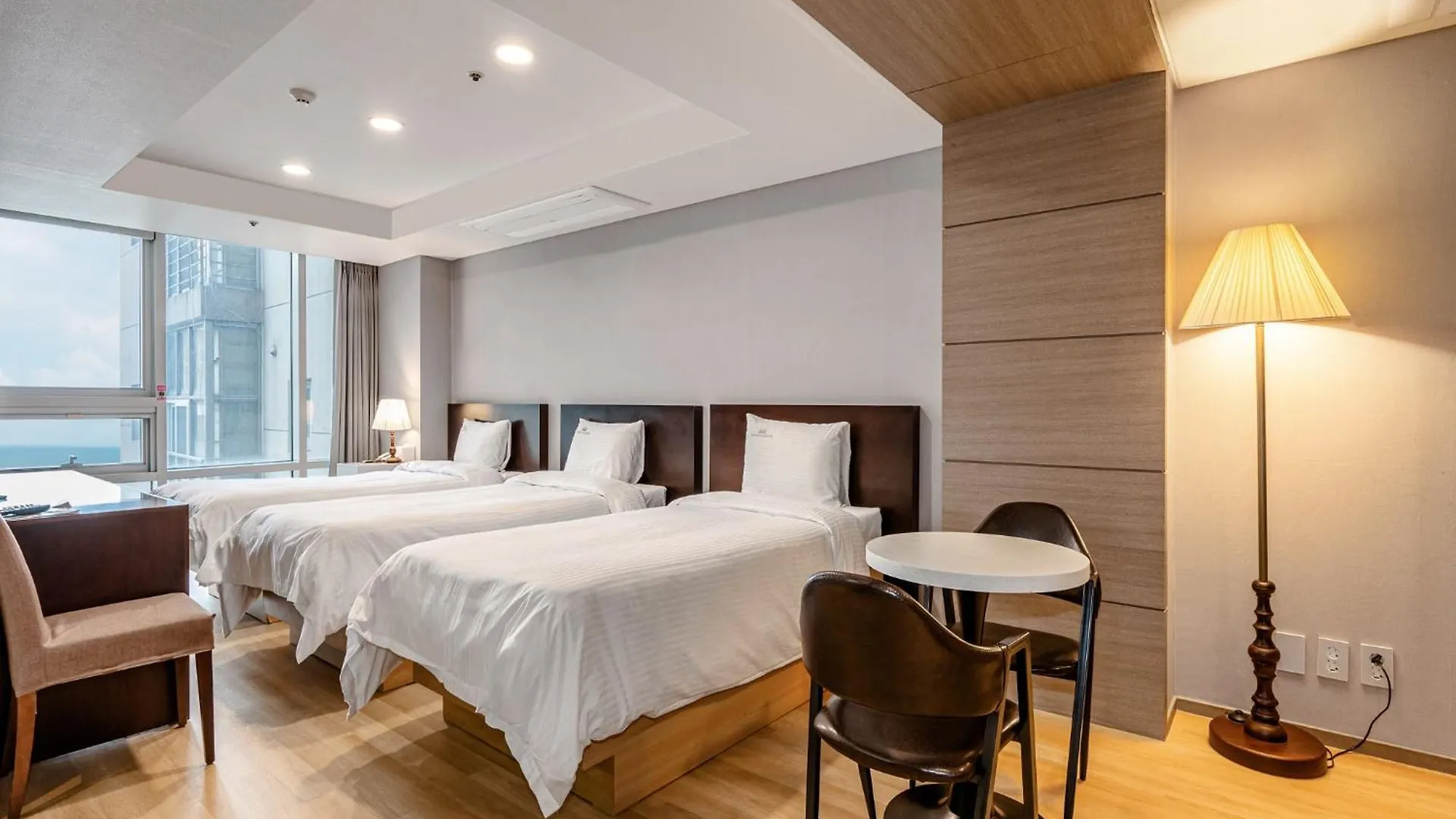 Haeundae Seacloud Hotel Residence Busan 2*,