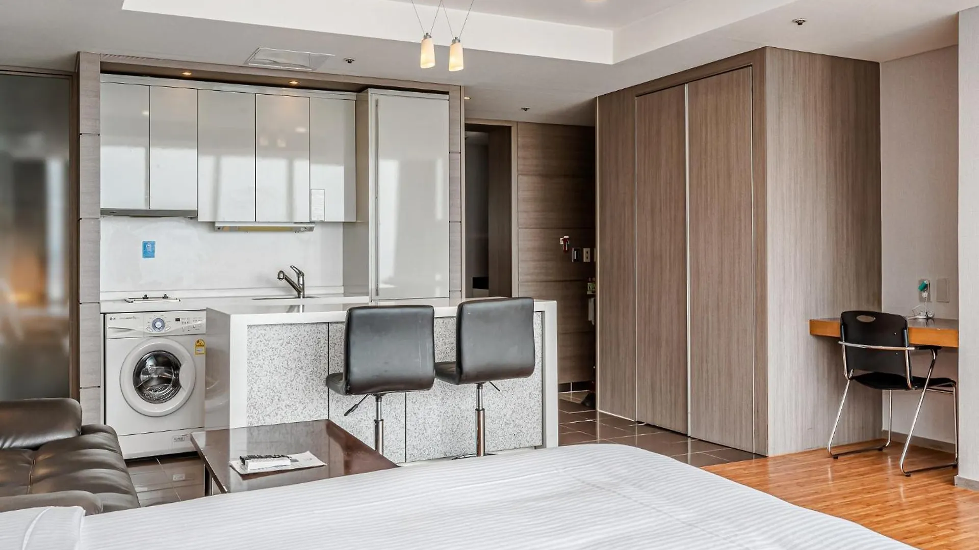 Haeundae Seacloud Hotel Residence Busan 2*,  South Korea