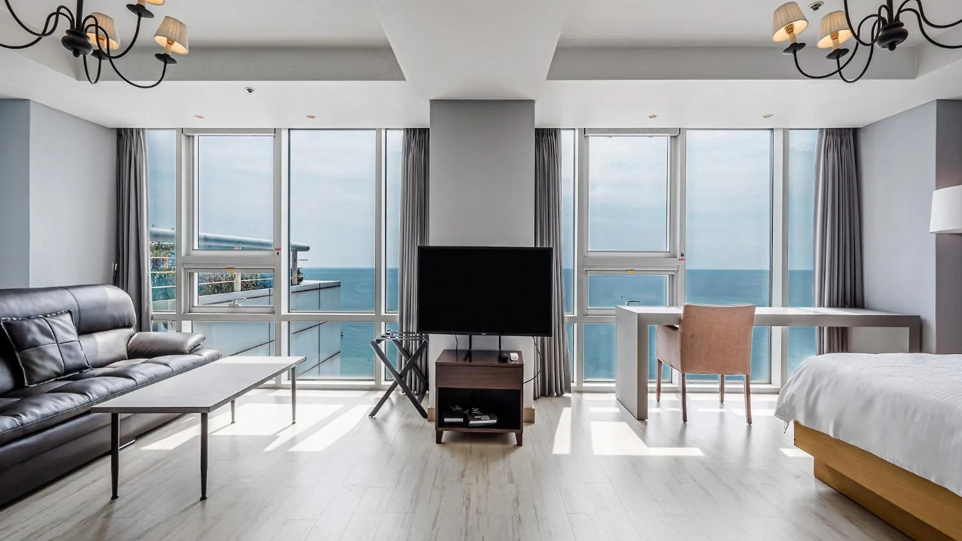 Haeundae Seacloud Hotel Residence Busan 2*,