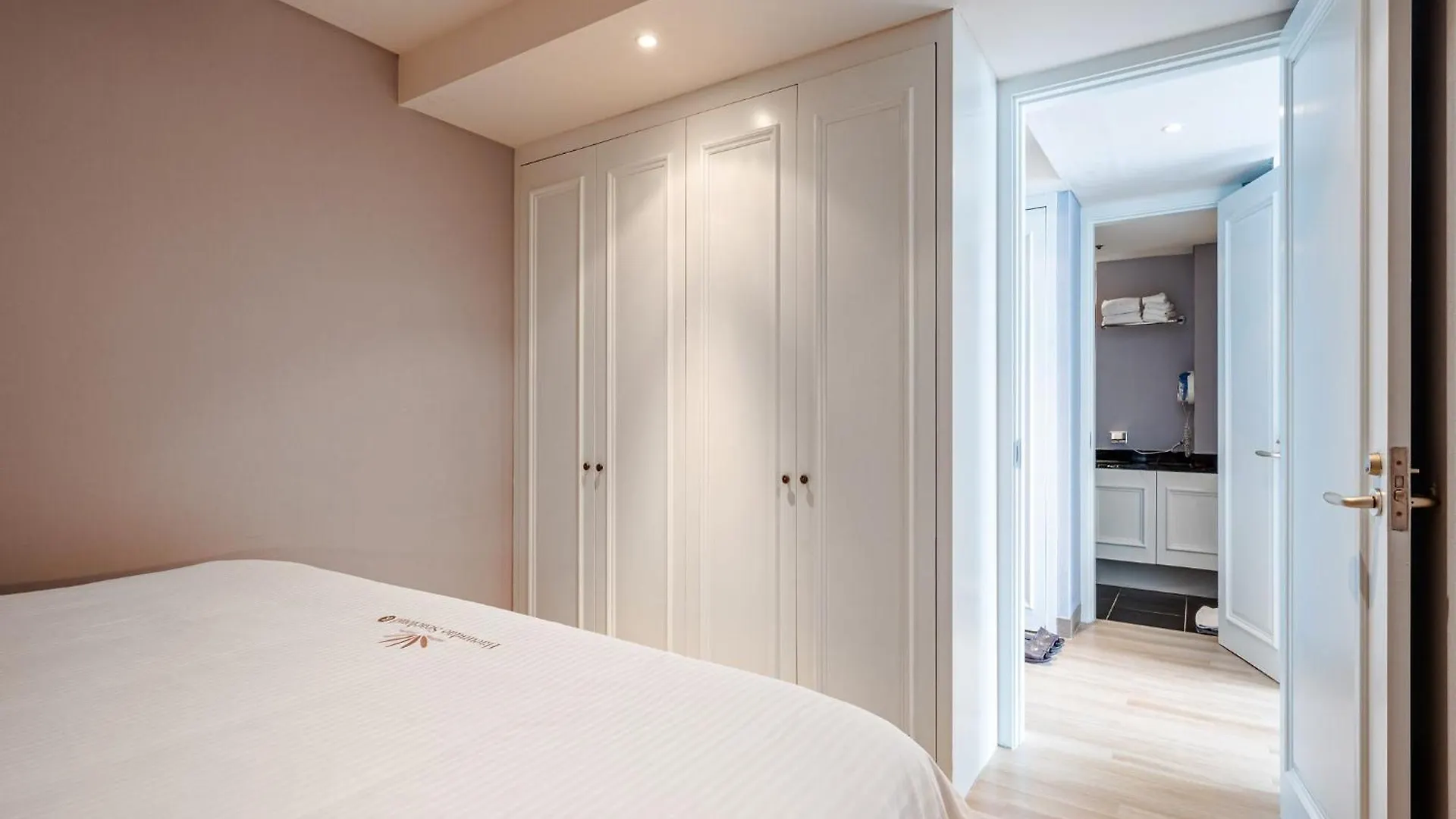 Haeundae Seacloud Hotel Residence Busan 2*,