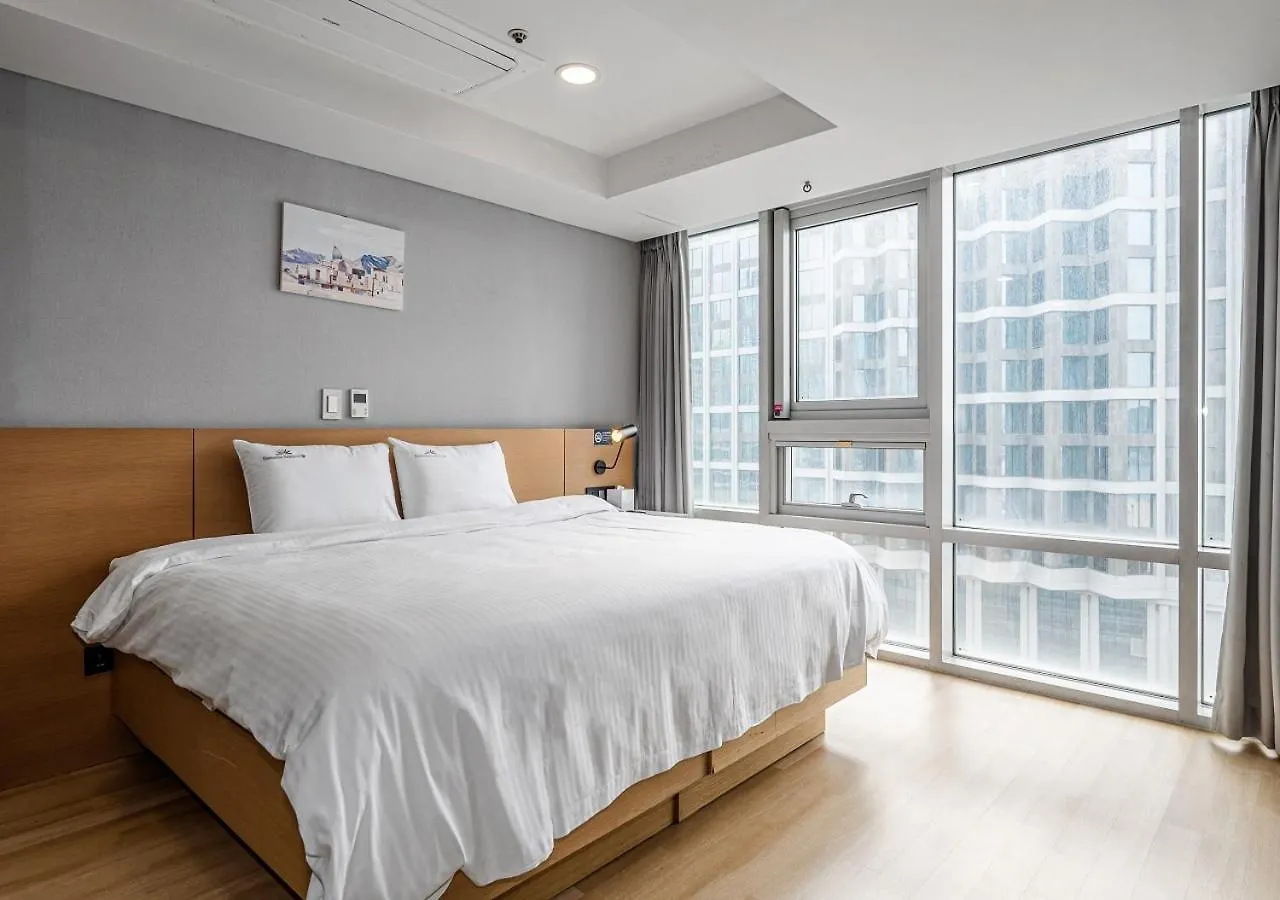 Haeundae Seacloud Hotel Residence Busan 2*,